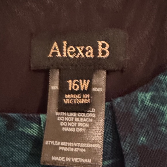 Chic Teal Floral Maxi Dress - Picture 6 of 6